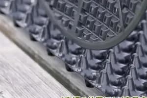 底板を合わせて丸める